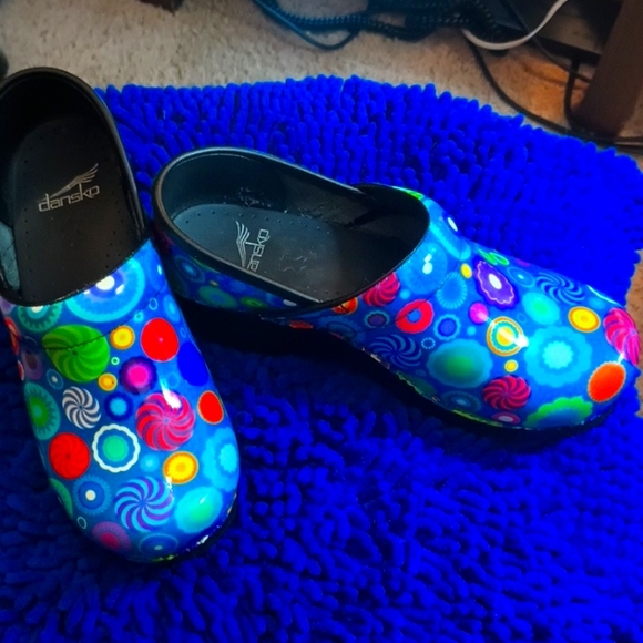 Ladies Amazing Candies and Twirls Dansko Professionals, Size 37, In great shape - Picture 5 of 5